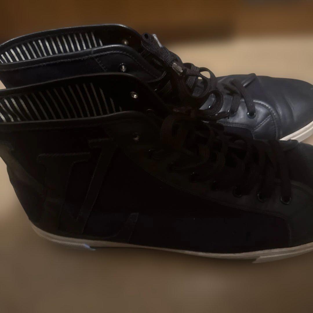 Louis Vuitton ネイビー ハイカットスニーカー LV Yeti Mid Boot - For Men 1AIZI1 | LOUIS VUITTON