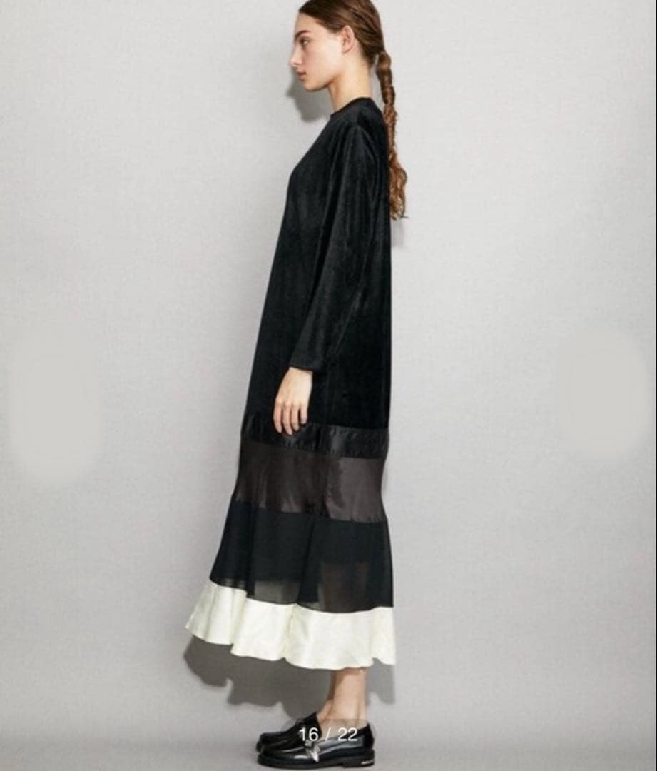 ＜TOGA PULLA＞ベロアワンピース　レイヤードデザイン ワンピース TOGA PULLA/トーガプルラ】の、ベロア切替ワンピースが買取入荷致し