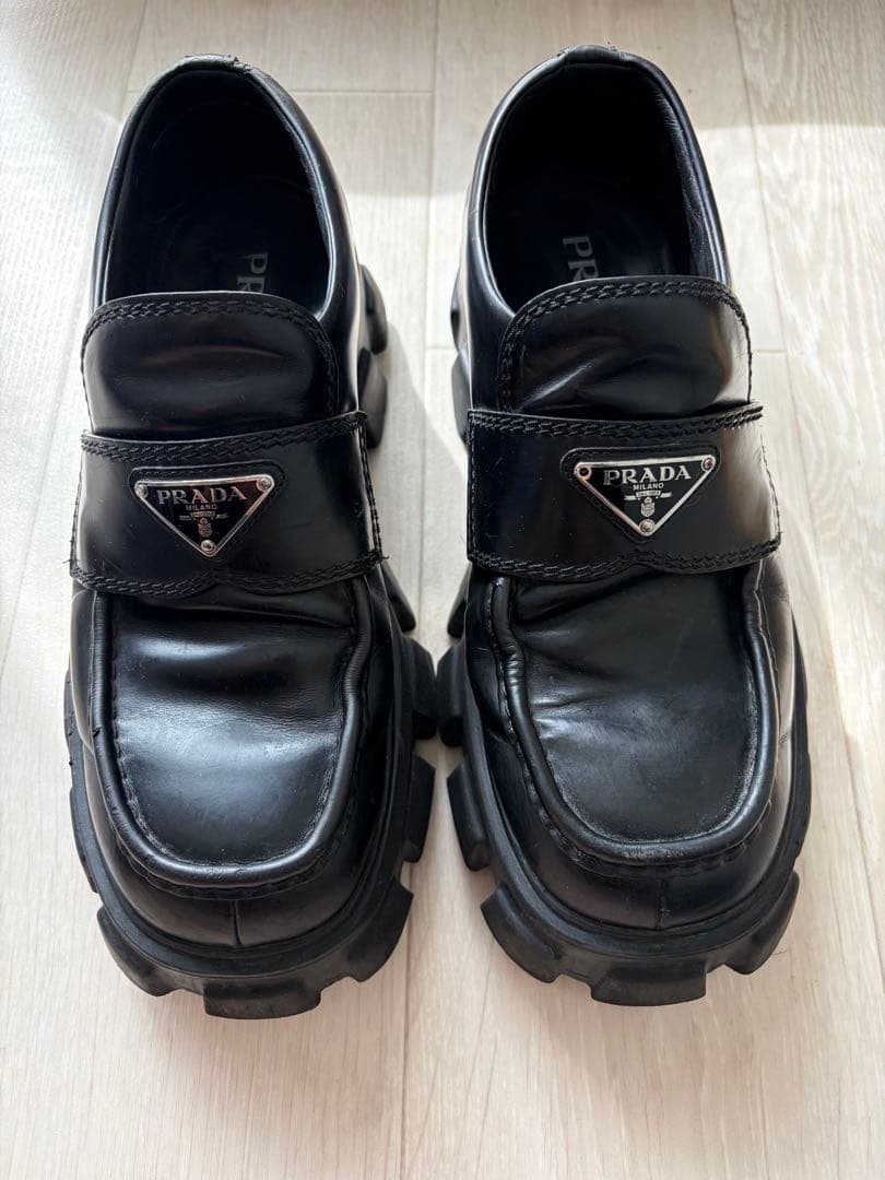 PRADA プラダ モノリス ブラッシュドレザー ローファー 2DE129 26