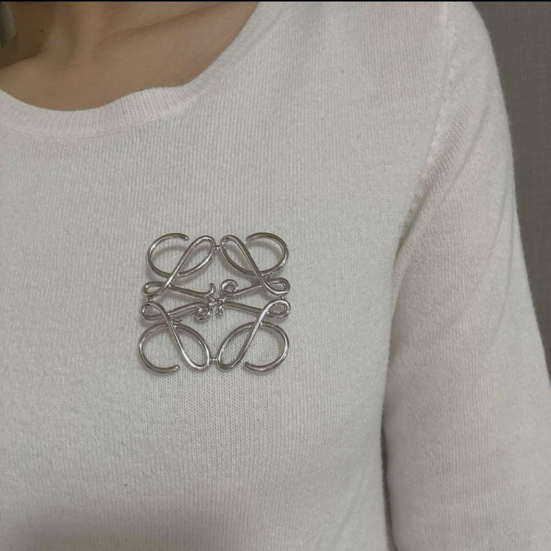 アナグラムブローチ　LOEWE ロエベ　シルバー LOEWE ロエベ アナグラムブローチ メタル パラジウム(シルバー