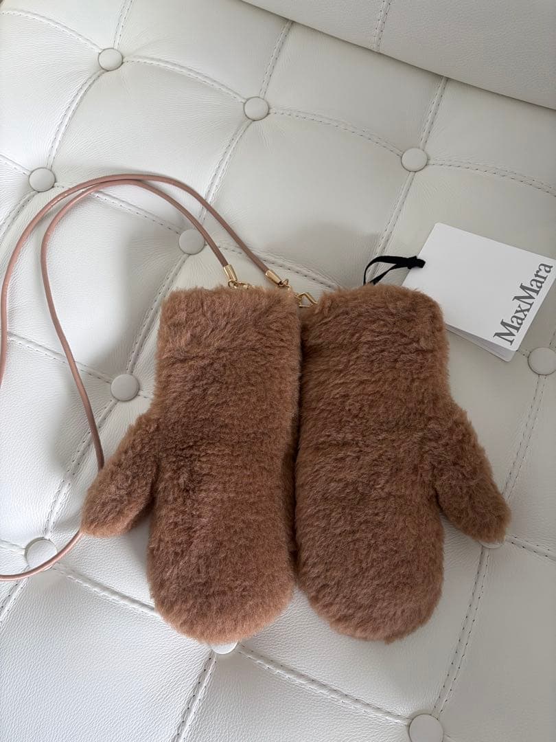 MaxMara ブラウンファーミトン ストラップ付き テディ - メルカリ