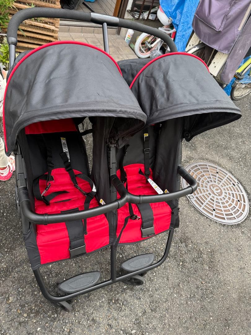 Joie ダブルベビーカー 赤と黒 ダブルベビーカー 黒⁄赤 joie 二人乗り