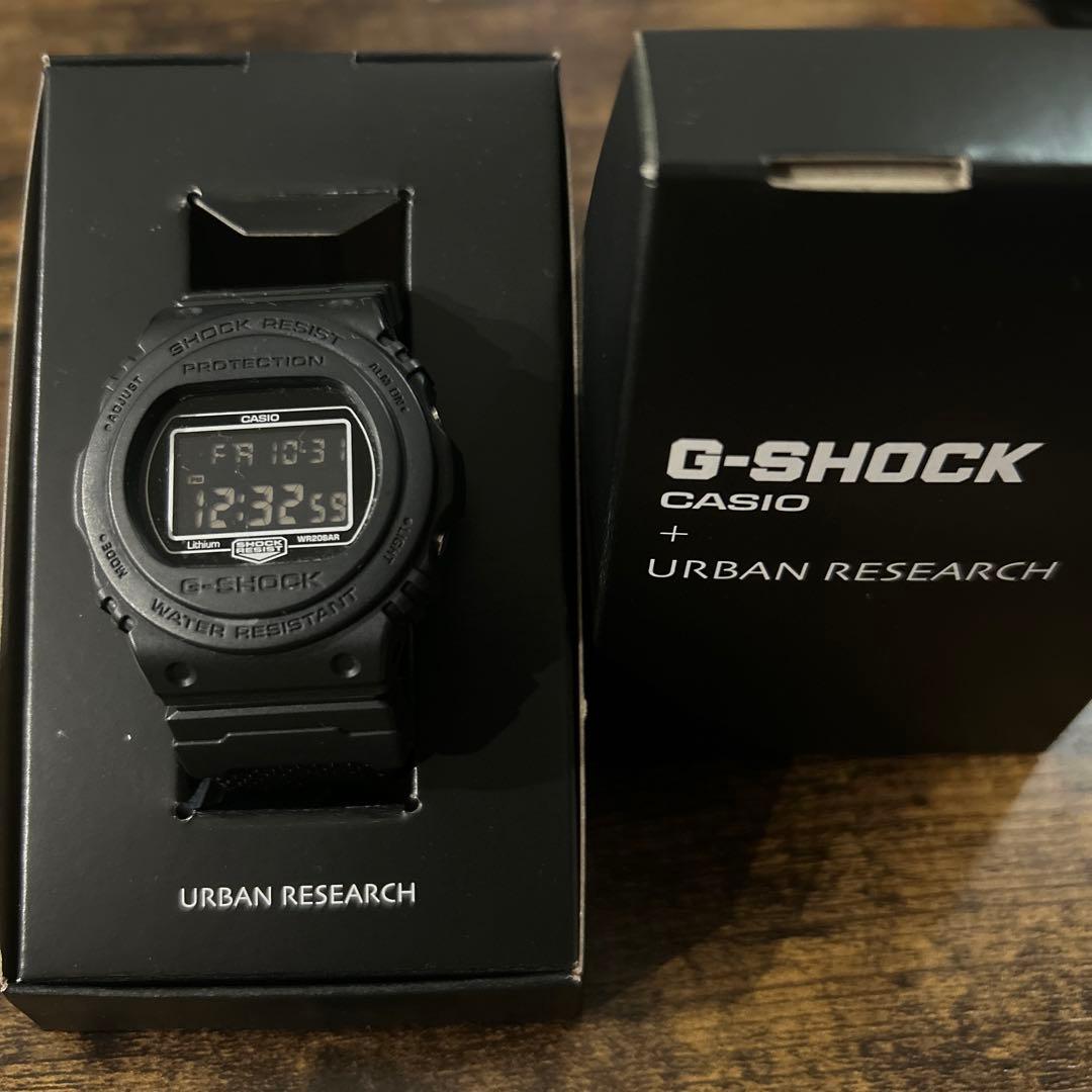 G-SHOCK + URBAN RESEARCH 別注DW-5750 腕時計 アーバンリサーチの別注G-SHOCK「DW-5750E」黒一色のフェイス×ナイロン