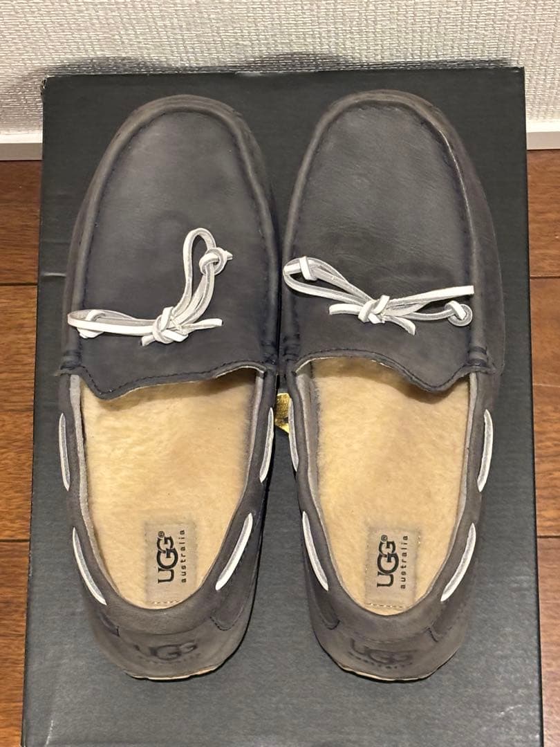 UGG グレー モカシン - メルカリ