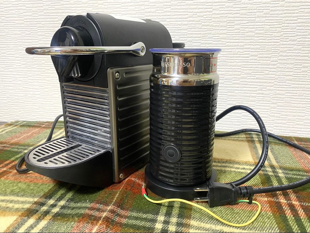 Nespresso C60 エスプレッソマシン（ミルクフォーマー付き） Amazon | Nespresso オートタイプ PIXIE(ピクシー) レッド C60-RE-I
