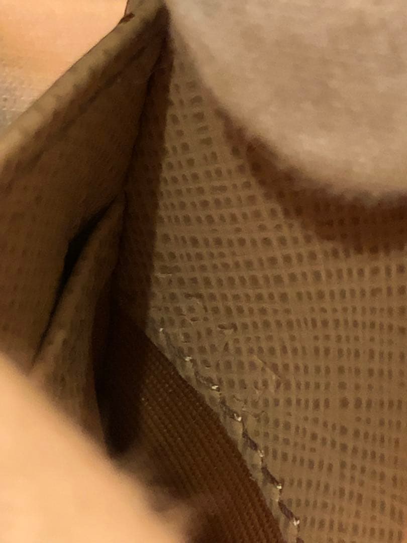 PRADA サフィアーノレザー 三つ折り財布 ブラックICチップ(RFID)搭載