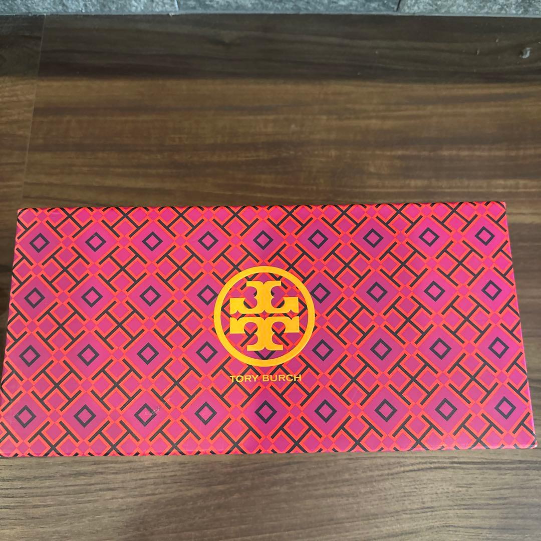 「新品・未使用」TORY BURCH ベージュフラットシューズ 23.5cm