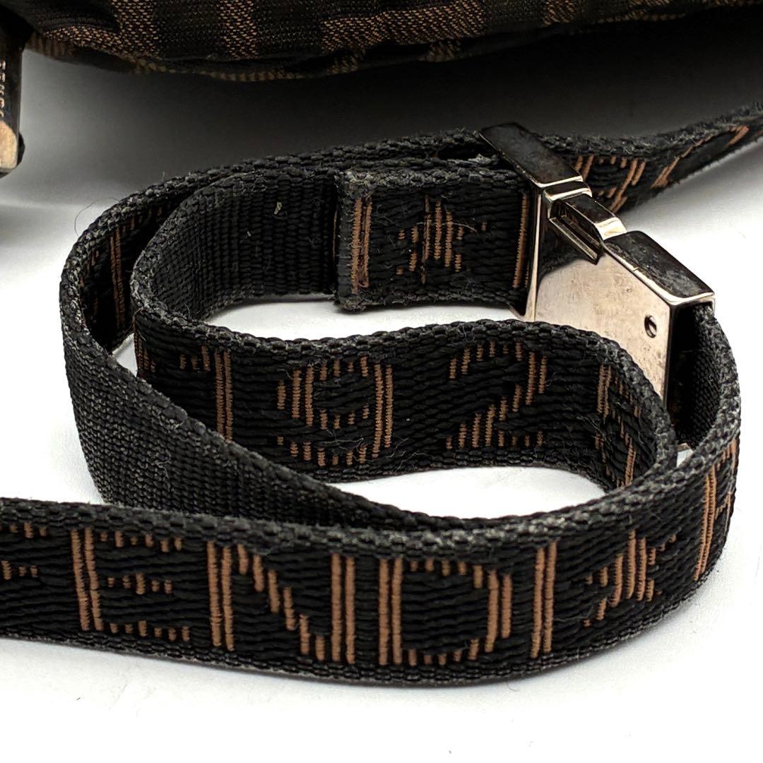 正規品・廃盤 フェンディ ボディバッグ ズッカ FF 斜め掛け ユニ