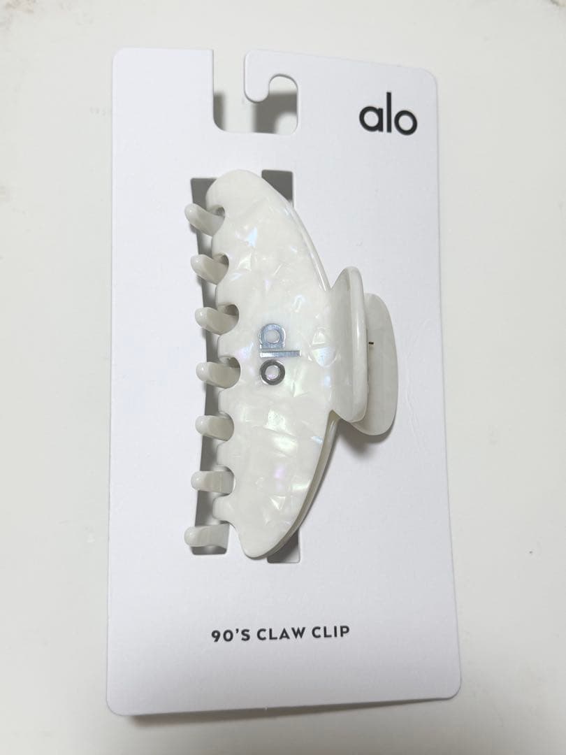 alo ヘアクリップ ホワイト - メルカリ