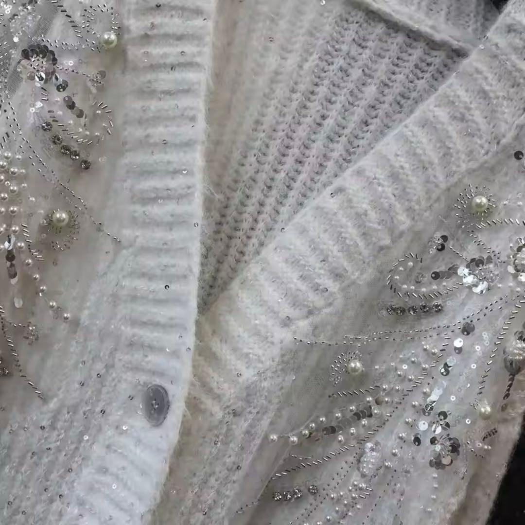 Andrea &co. ビジューエンブロイダリーカーデ ホワイト - メルカリ