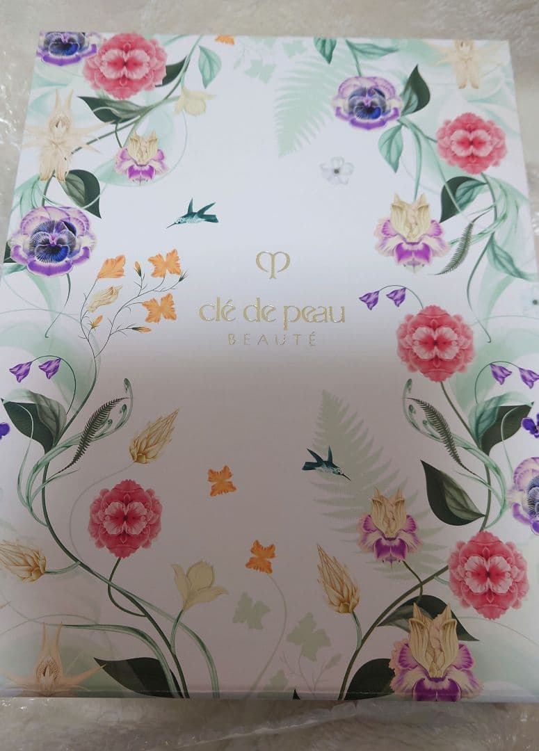 ♡新品未使用未開封♡ クレドポーボーテ コフレソワンヌリサン セラムコンサントレエクレルシサンn (ホリデーコレクション)｜美容液