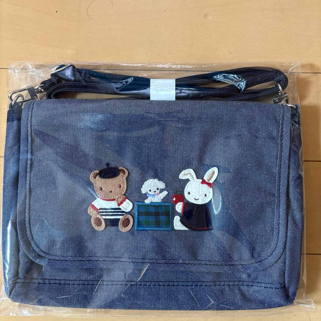 新品未使用未開封　familiar ウォレットショルダー 新製品】STUDIUM コンパクトにおでかけ！『1秒ショルダーwallet』 秒で