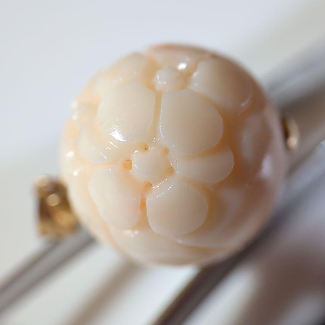 ペンダントトップ　K18　YG　珊瑚　丸玉　彫刻　20.80mm　12.81g