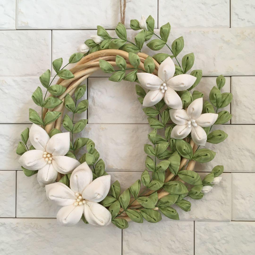 つまみ細工リース #ジャスミン# リーフ 白 - メルカリ