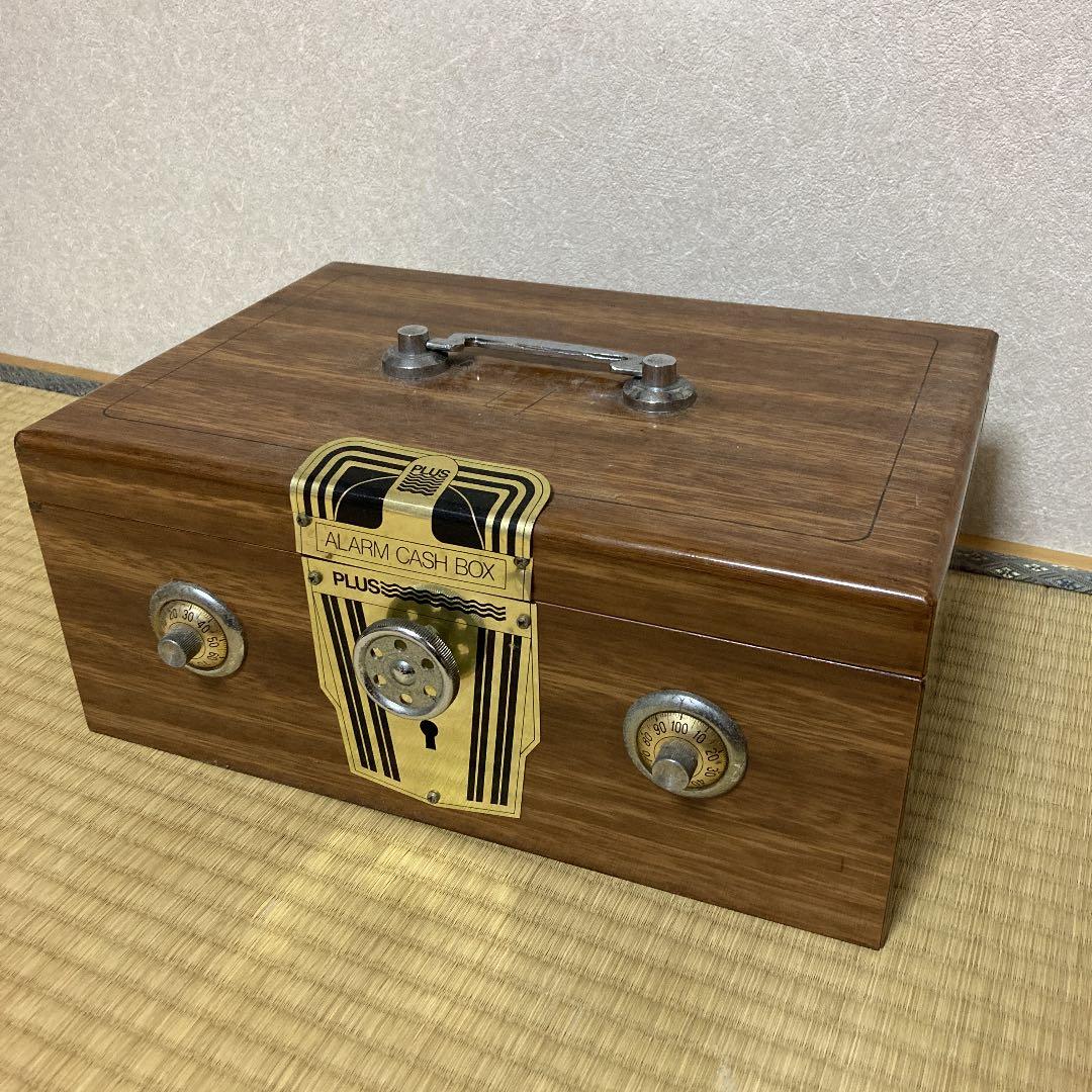 PLUS ALARM CASH BOX レトロ金庫 - メルカリ