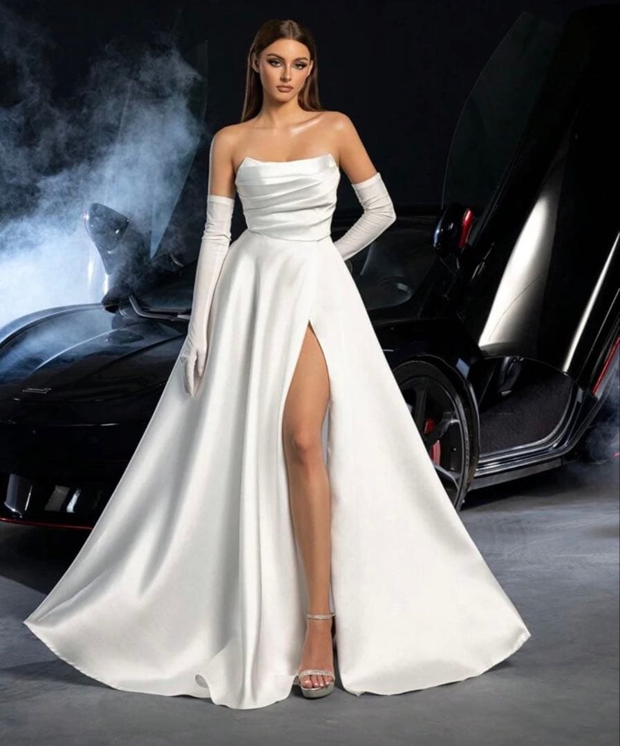 White Gown サテンストラップレスウェディングドレス - メルカリ