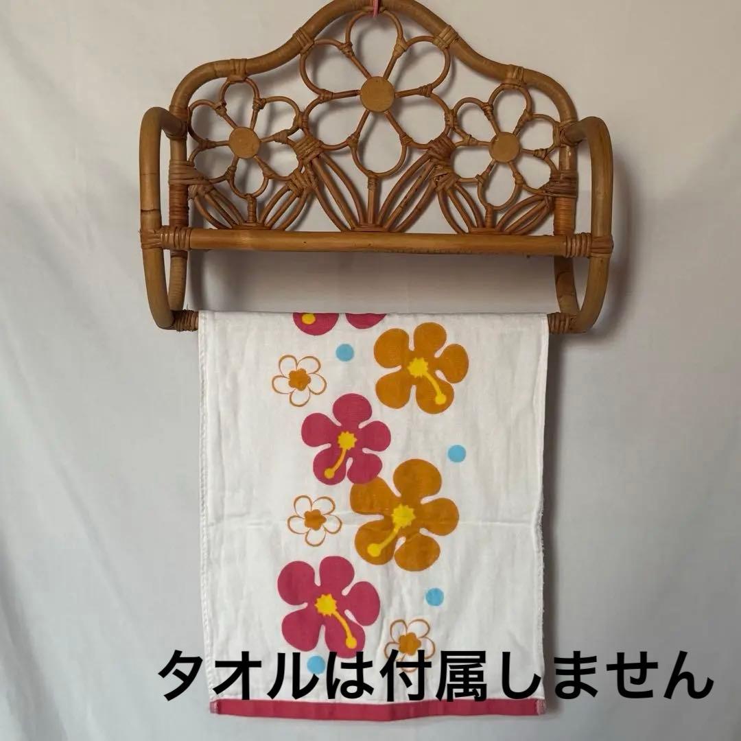 ラタン製 花モチーフ壁掛け木製ラック