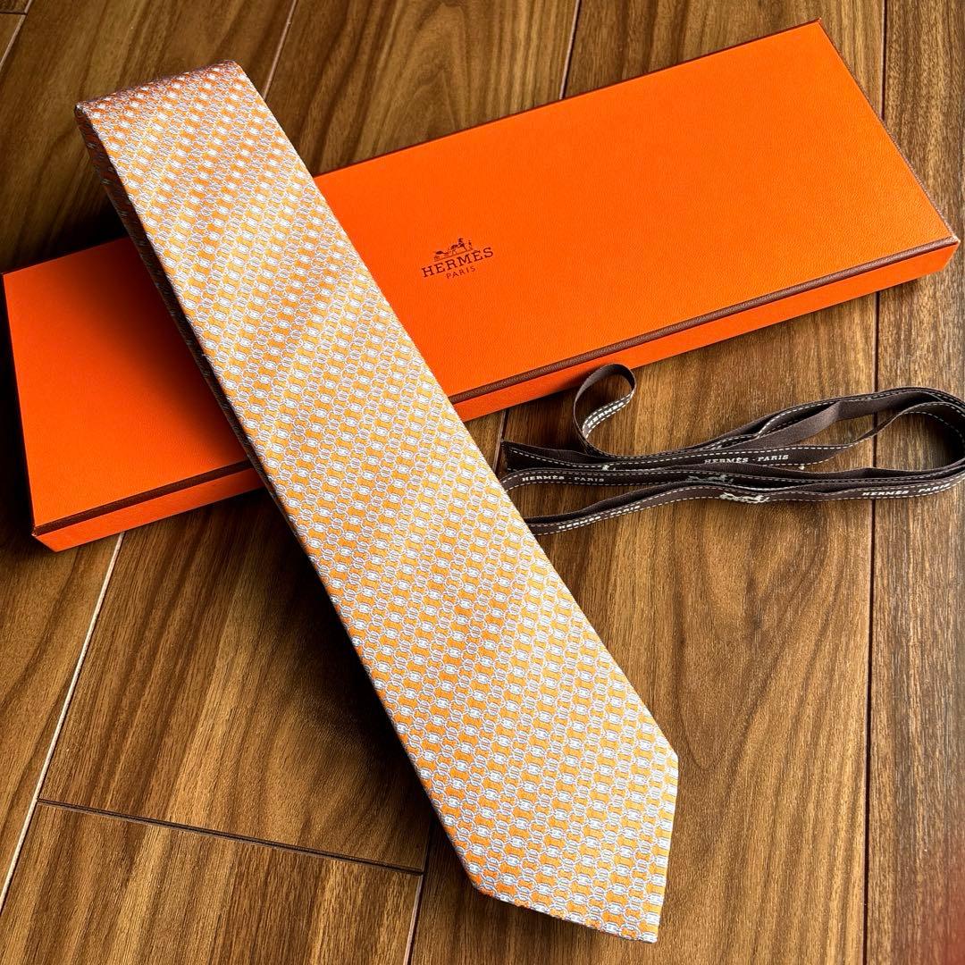 新品未使用 エルメスネクタイ H柄 箱・リボン・タグ付き 未使用タグ付 箱・袋付 エルメス ネクタイ 紺 H柄H織 ファソネ 星座柄