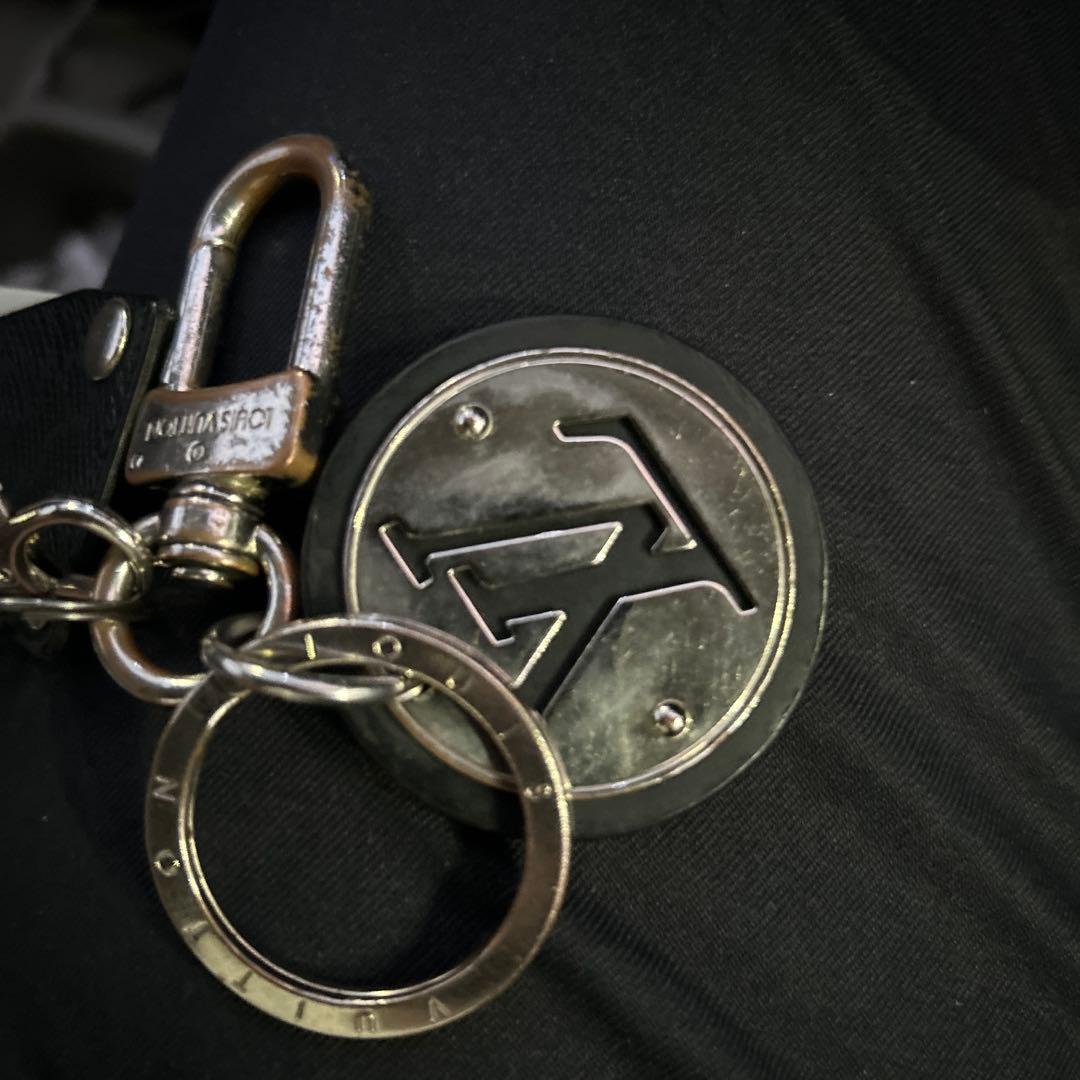 ルイヴィトンシルバー ロゴ キーホルダー 楽天市場】【新品未使用品】LOUIS VUITTON ルイ ヴィトン キーホルダー