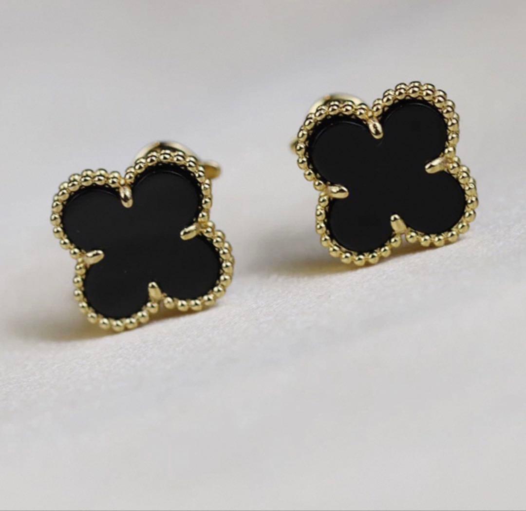 ブラッククローバーピアス - メルカリ