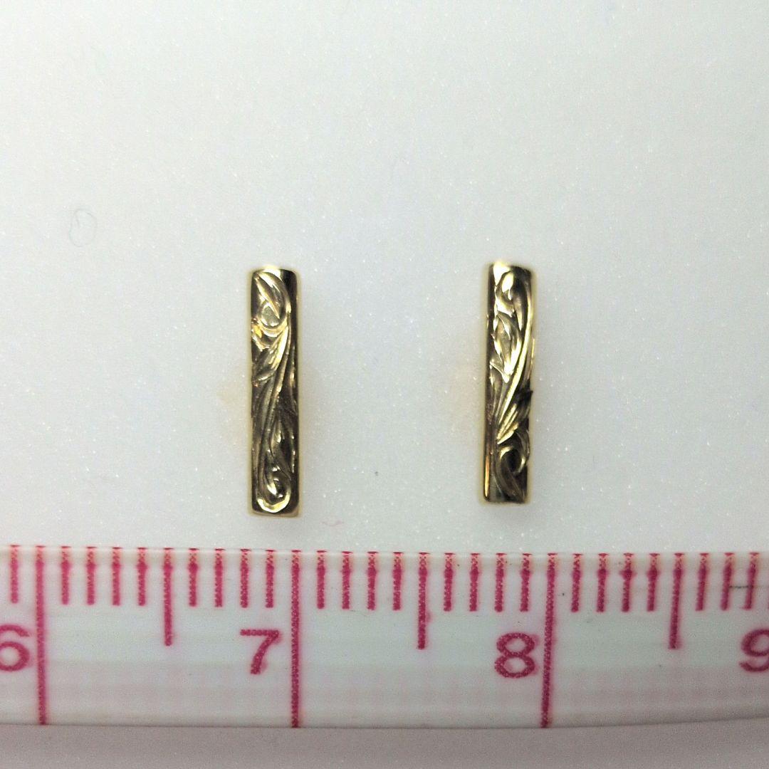 K10YGハワイアンジュエリーmaxi♡彫刻模様バーピアス - メルカリ