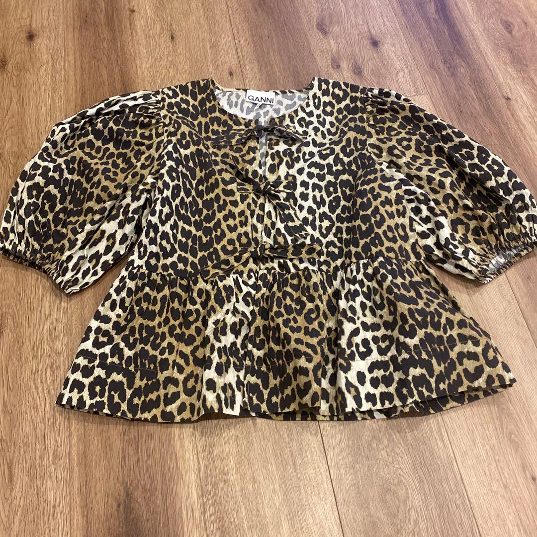 美品: GANNI レオパード ブラウス ヒョウ柄 バルーン袖トップス 38 M 楽天市場】GANNI ガニー ブラウス 3D Jacquard Peplum Blouse F7623