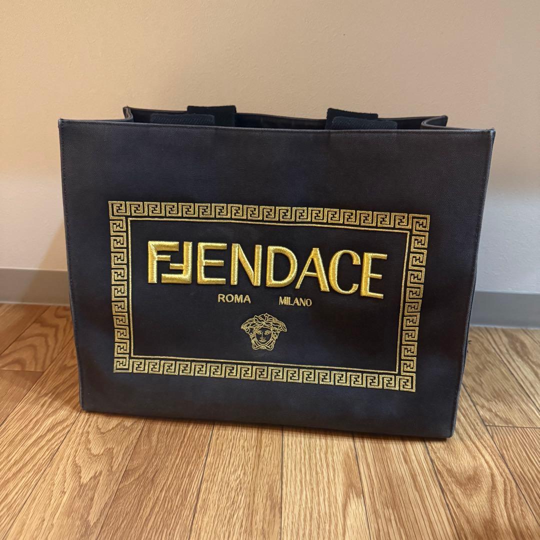 FENDACE ロゴ入りショルダーバッグ FENDI×VERSACE - メルカリ