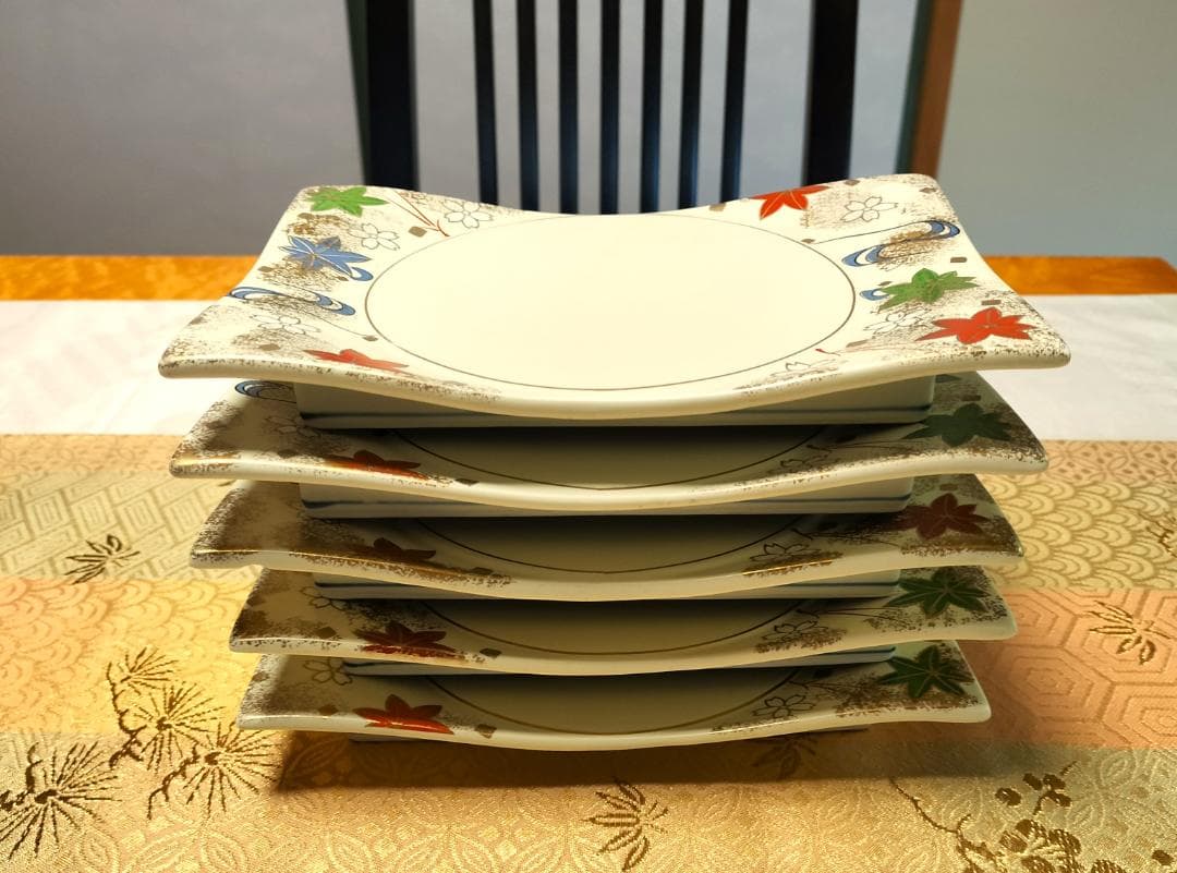 稀少！お正月に　音右衛門　金彩　変形長角皿　琳派　和モダン　雅【新品・未使用】 新年を彩る緑の美：錦茶緑金松葉形で魅せるお正月 | 四季折々の