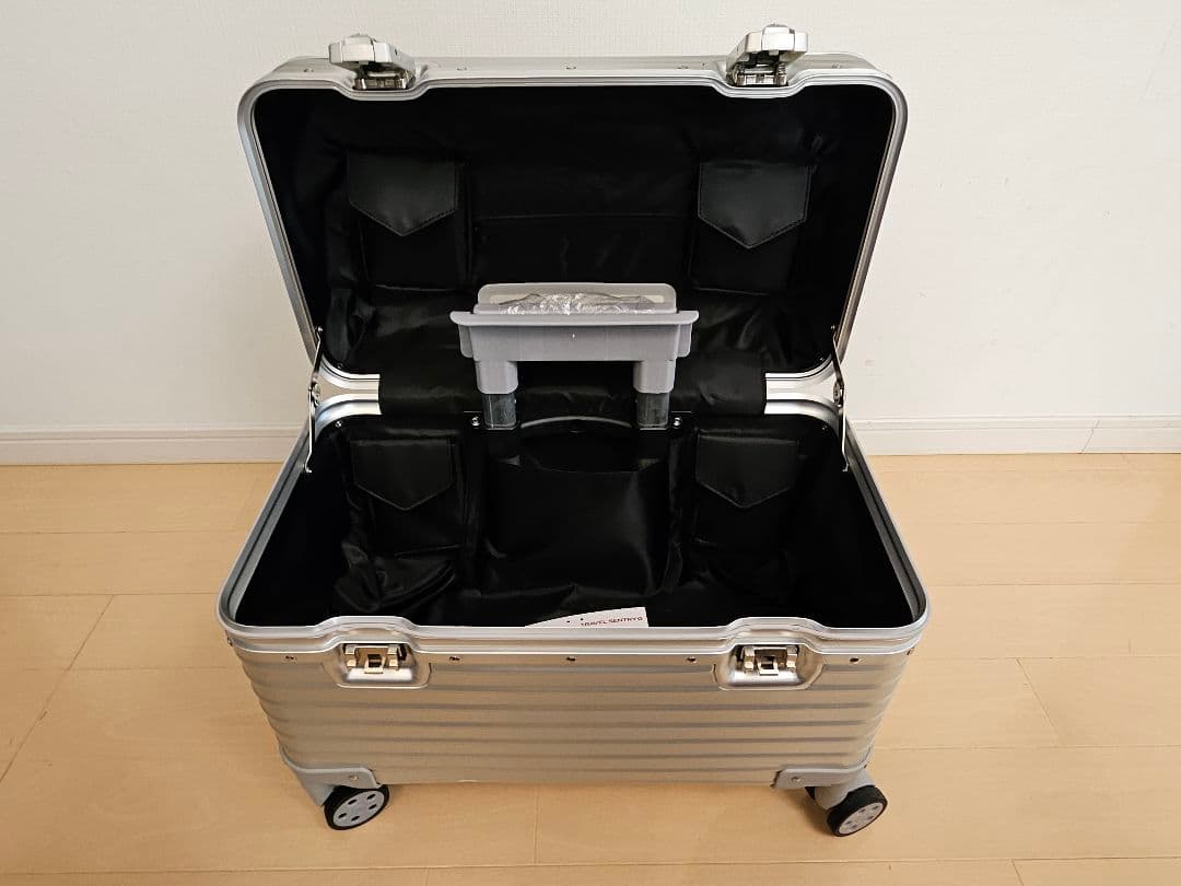 リモワ パイロット風 アルミニウムキャリーケース RIMOWA 風 - メルカリ