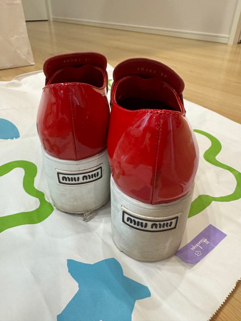 miumiu ローファー RED【あやぽにょ様】 - メルカリ