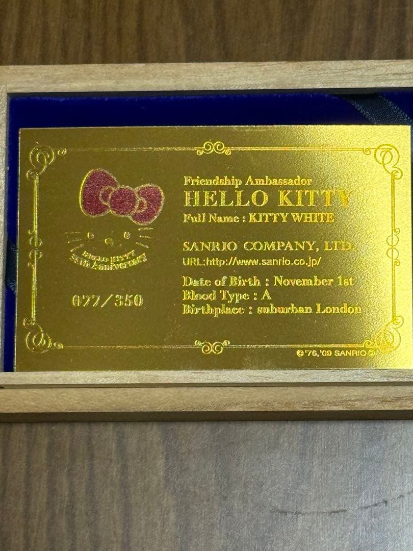 ハローキティ35周年記念 純金1g名刺カード ラッキーナンバー77