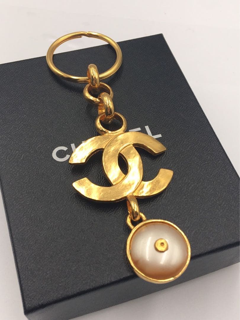 シャネル　キーリング　キーホルダー 新品未使用 CHANEL シャネルキーリング ハート 人形 ショッパー付 超