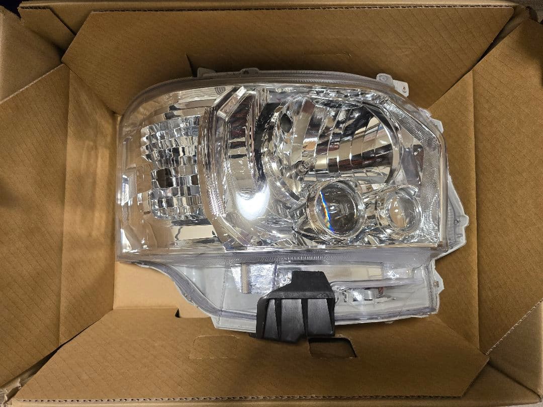ハイエース　ヘッドライト 右 磨き済み トヨタ ハイエース 200 後期 4型 5型 6型 LED ヘッドランプ