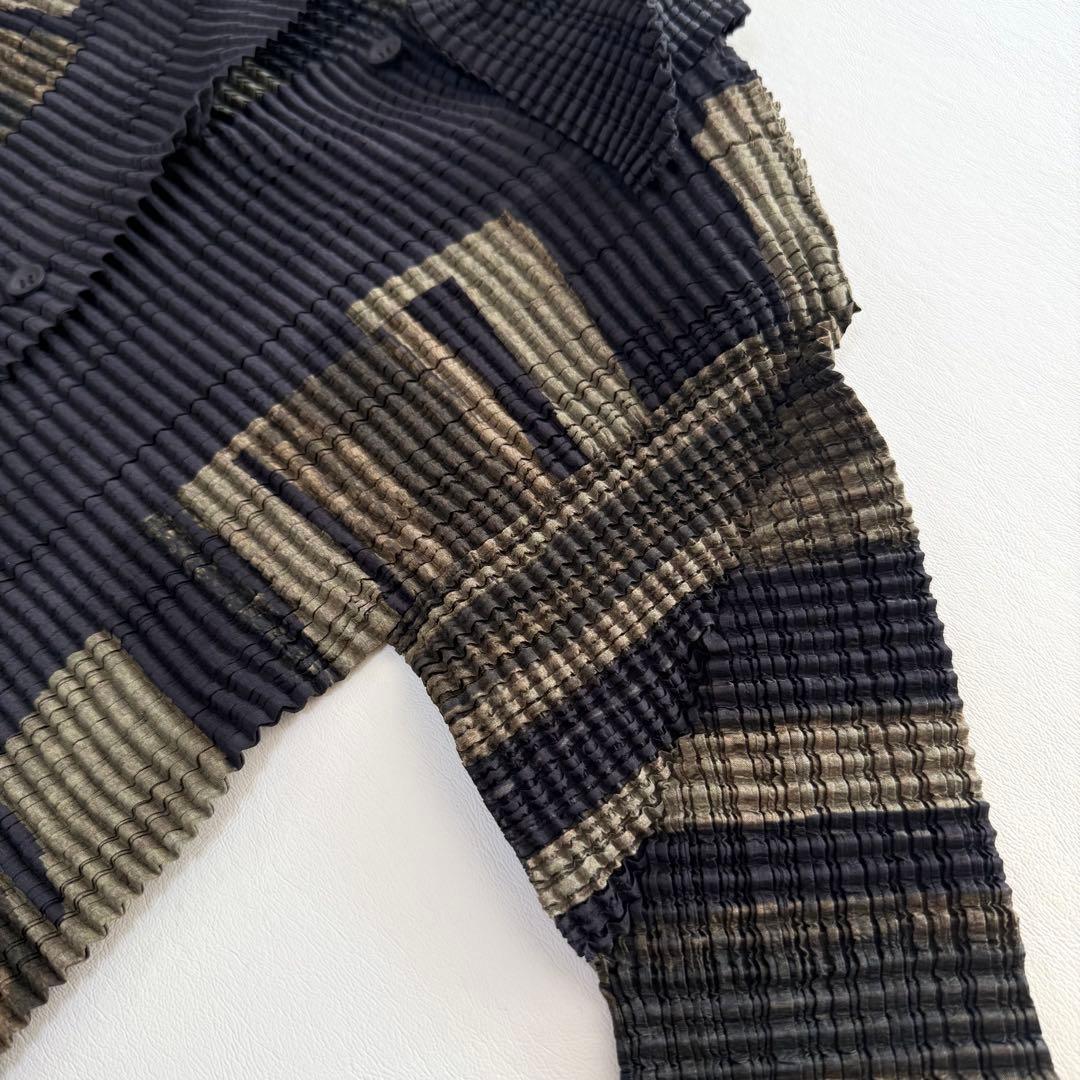 イッセイミヤケ（T.）】プリーツ長袖シャツ（M）ブラック×カーキ ブラウス