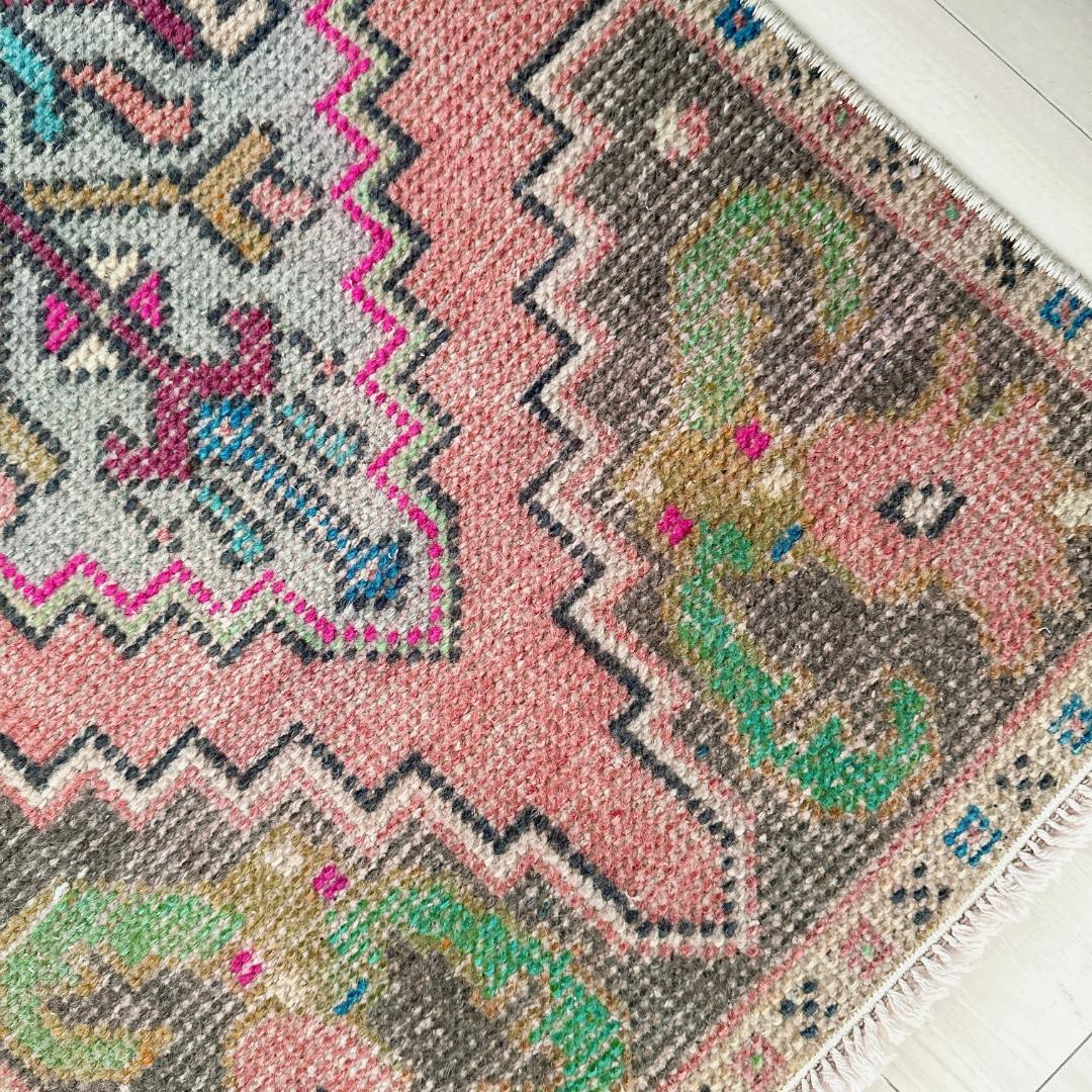 トルコ ヴィンテージラグ A146 スモールラグ ピンク グリーン