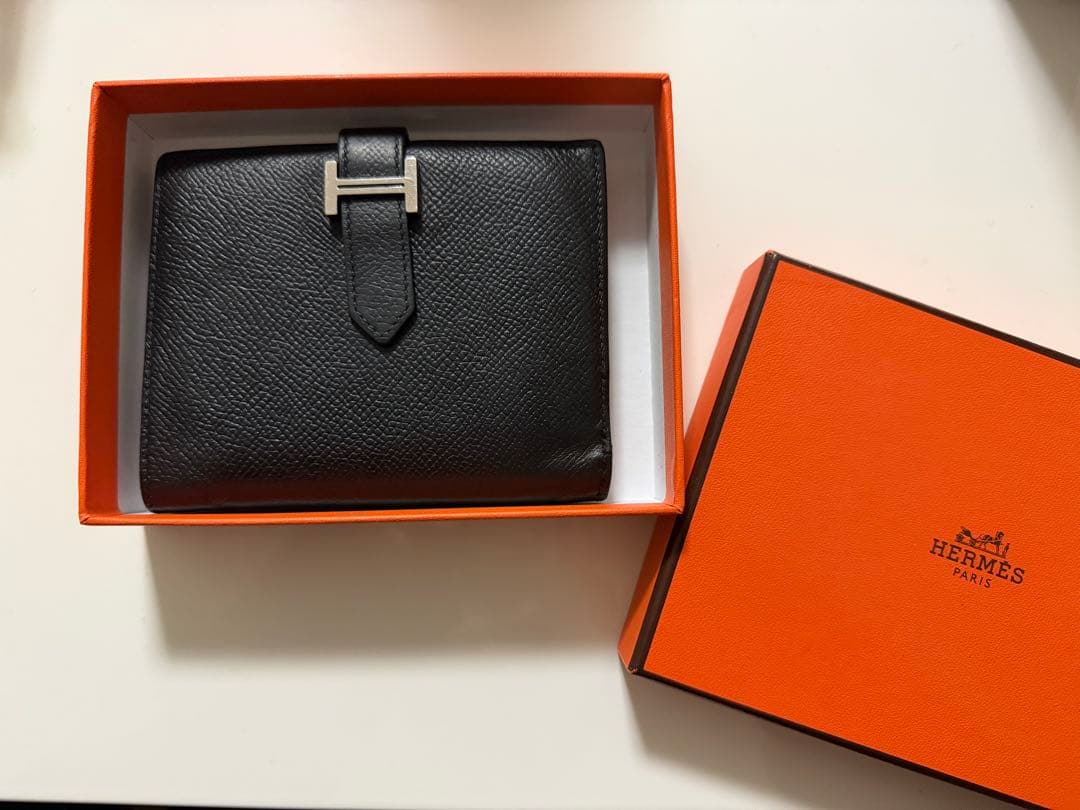 HERMES 二つ折り財布 黒 レザー HERMES（エルメス） 二つ折り 財布 札入れ ブラック F刻 ヴィンテージ
