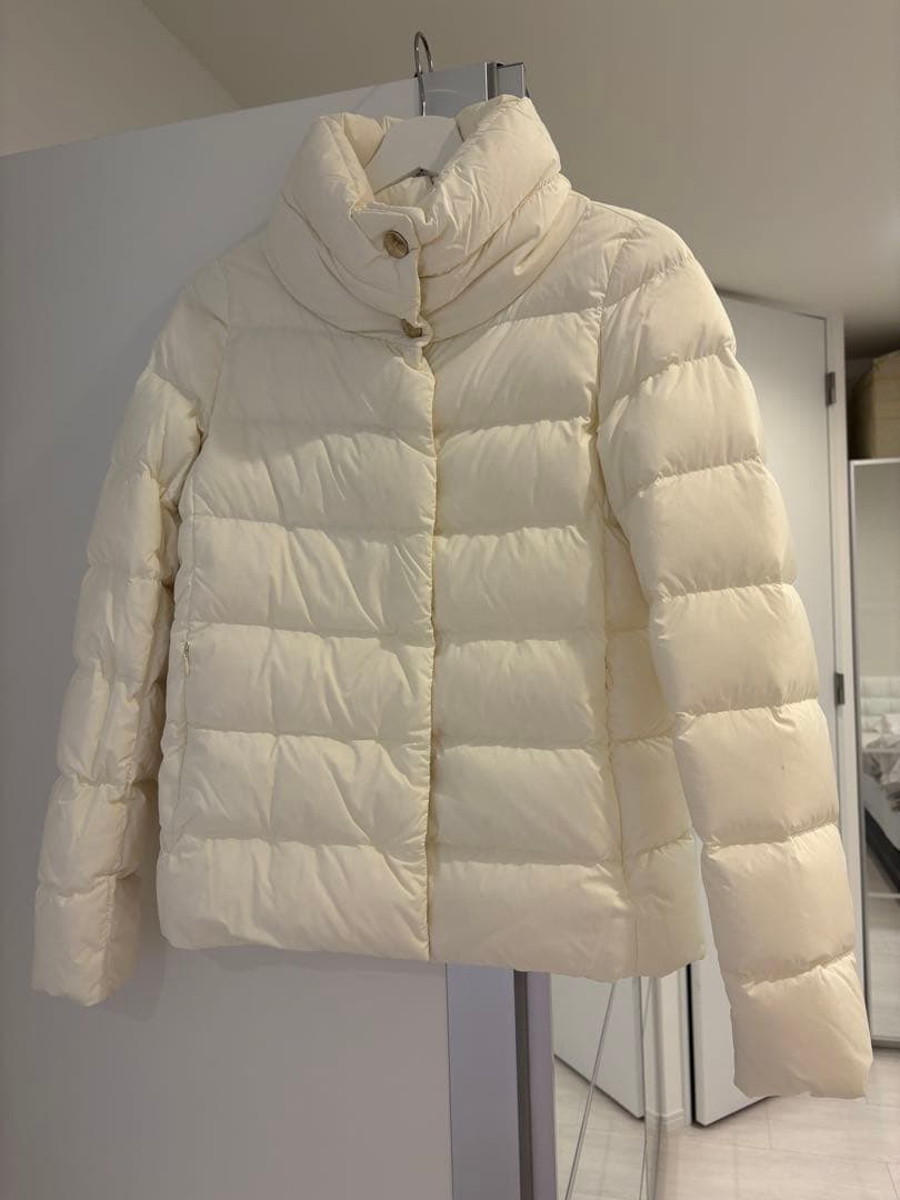 【美品】Herno ダウンジャケット　スタンドカラー　アイボリー HERNO（ヘルノ） ダウンジャケット PI001019U 12414Z メンズ スタンド