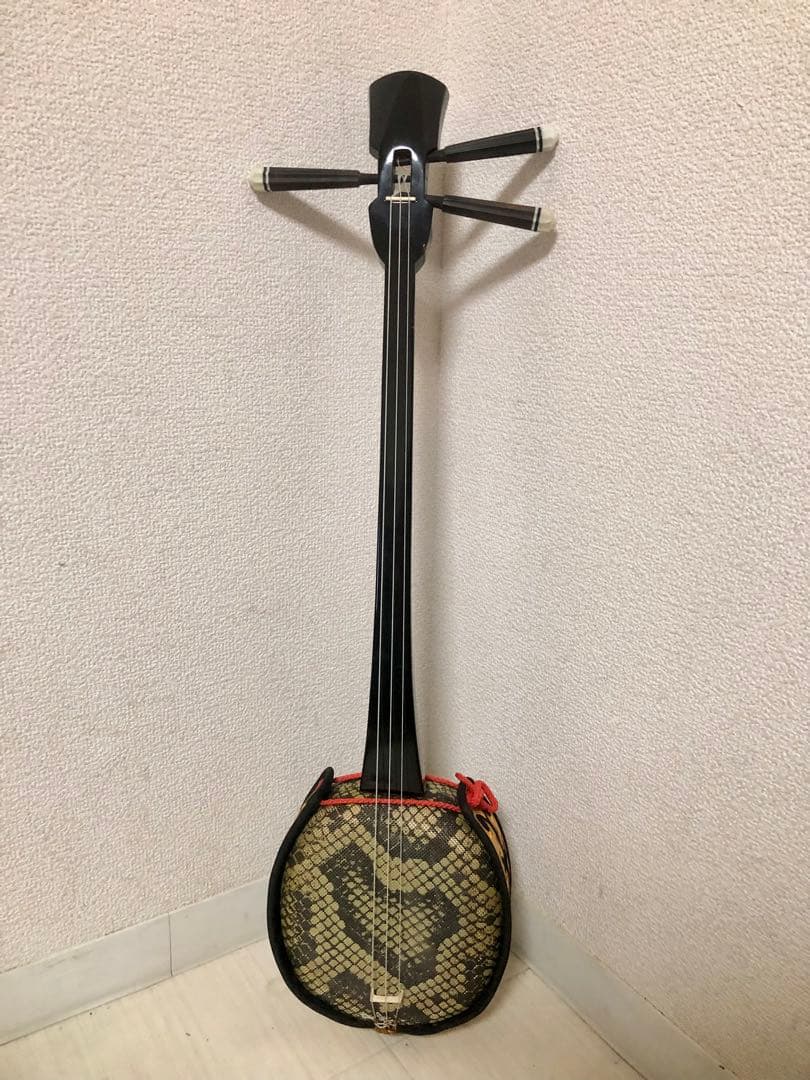 k*k様 小ぶりの三線　全長70cm 珍品？　沖縄楽器 三味線・沖縄三線(その他日本の弦楽器)/Shamisen, Sanshin and Other