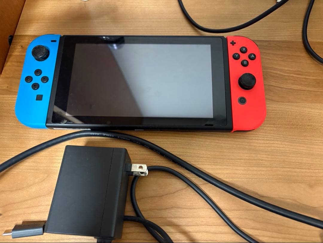 【値下げ】Nintendo Switch 着脱簡単で、フィルムが貼ったまま画面に違和感なくSwitchケース