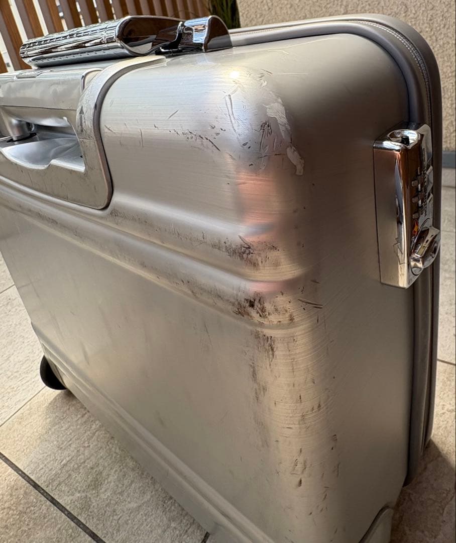 《希少》ZERO HALLIBURTON シルバー キャリーケース