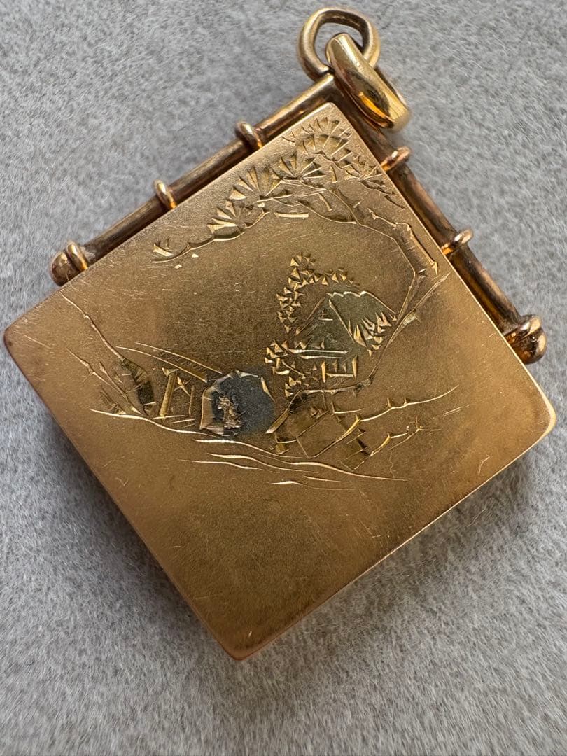 アンティーク ヴィンテージ K18陽刻 彫金 方位磁針 ロケット