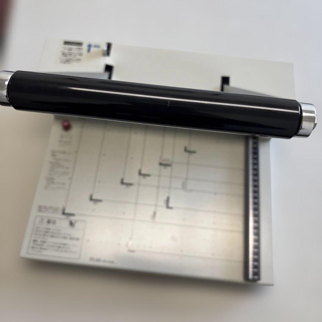 PLUS PK-513L 裁断機 A4対応 - メルカリ