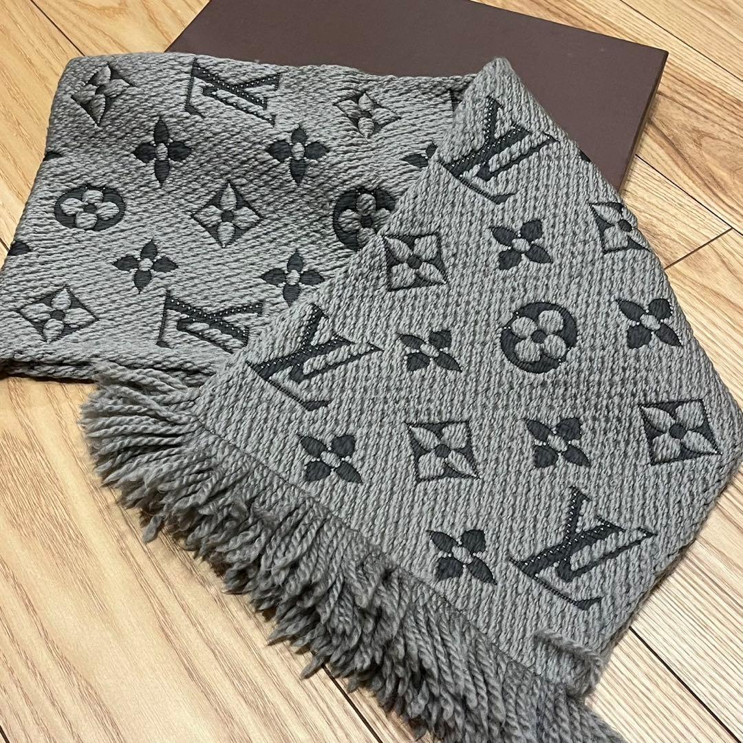 ルイヴィトン　マフラー　ロゴマニア　モノグラム　グレー　ウール　シルク　箱付き LOUIS VUITTON - ルイヴィトン マフラー エシャルプ・ロゴマニア