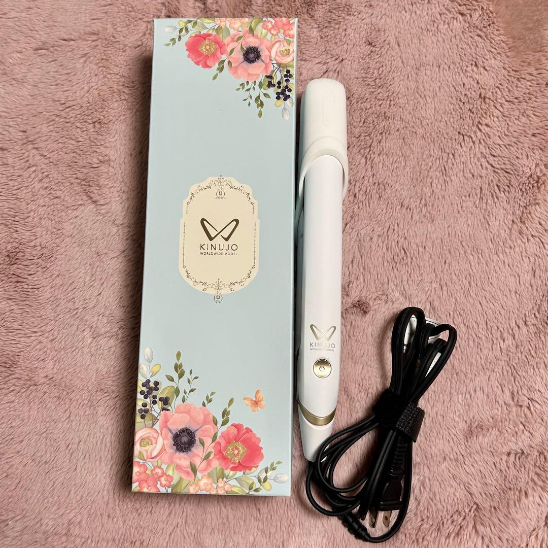 【美品】KINUJO DS100 ストレートヘアアイロン KINUJO（絹女） ストレートアイロン DS100 キヌージョ Worldwide Model