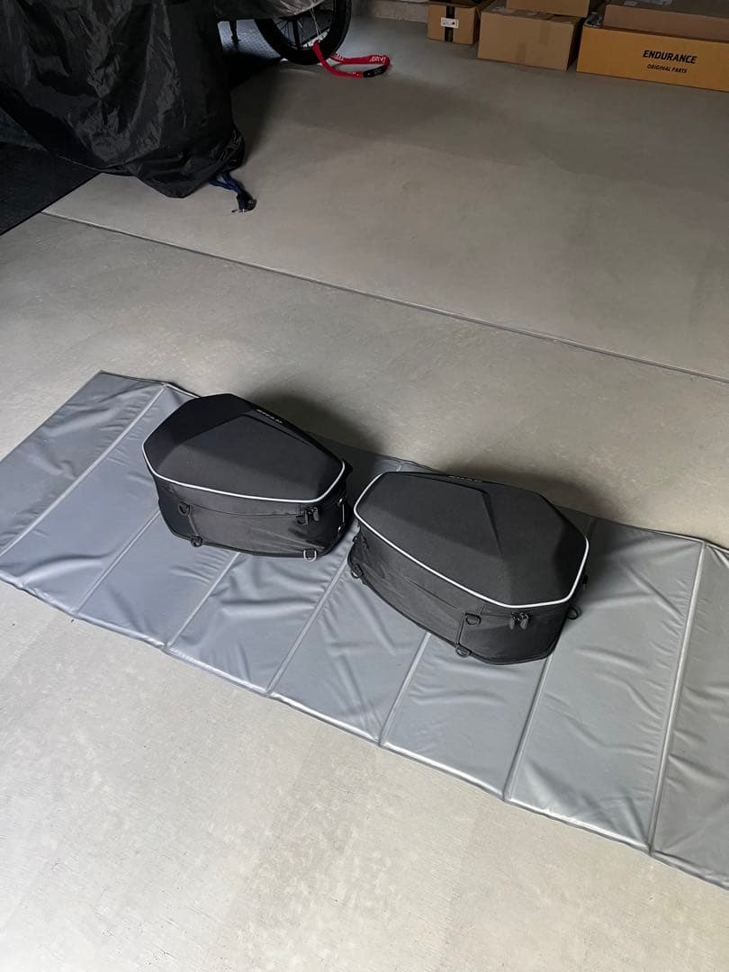 SHAD E48サイドバック+サイドバックホルダーキットH0CX56SE Amazon | SHAD(シャッド) バイク サイドバッグホルダーキット 互換性