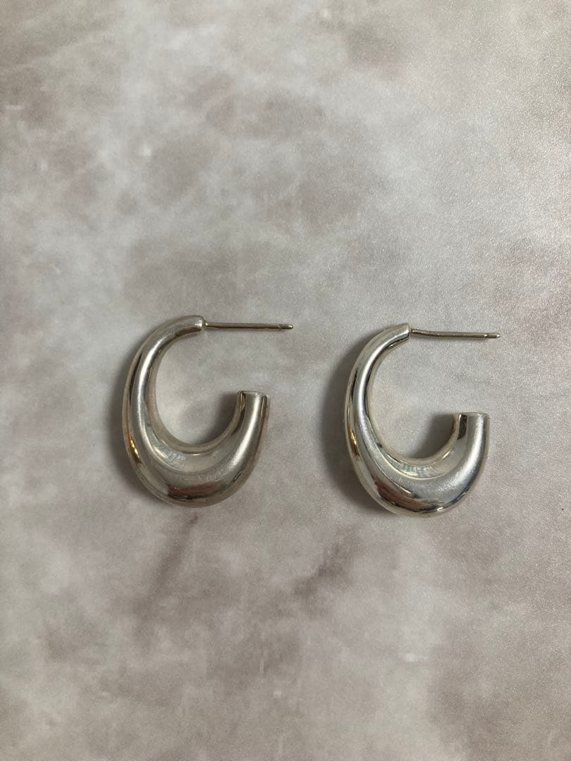 ティファニー　J ハーフ　フープ　ピアス　シルバー925 キャッチ社外 ティファニー J ハーフ フープ ピアス 925 キャッチ社外 - メルカリ