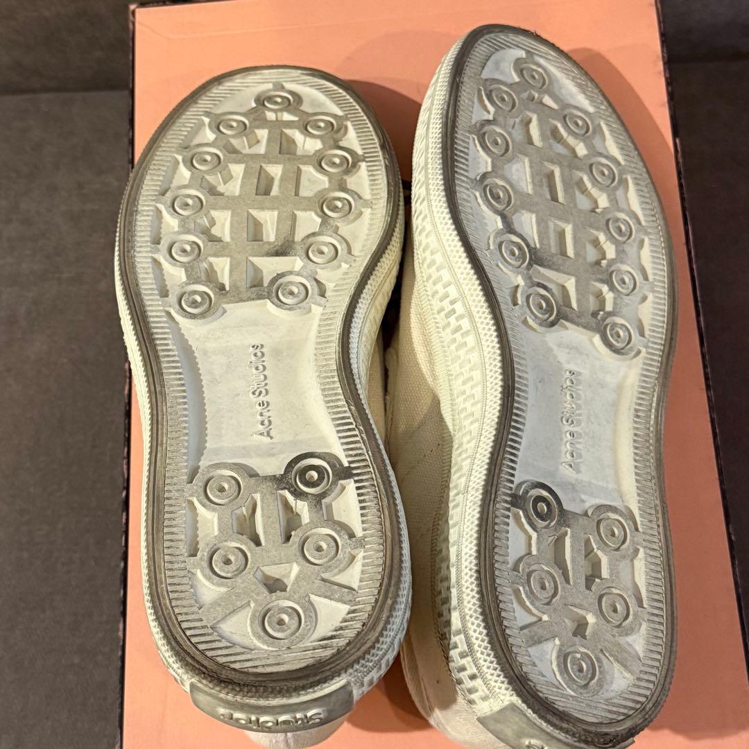 新品 acne studios ダメージ加工 スニーカー 箱 巾着付 - メルカリ