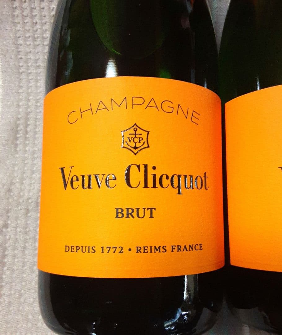 Veuve Clicquot イエローラベル ブリュット 375ml 2本セット - メルカリ