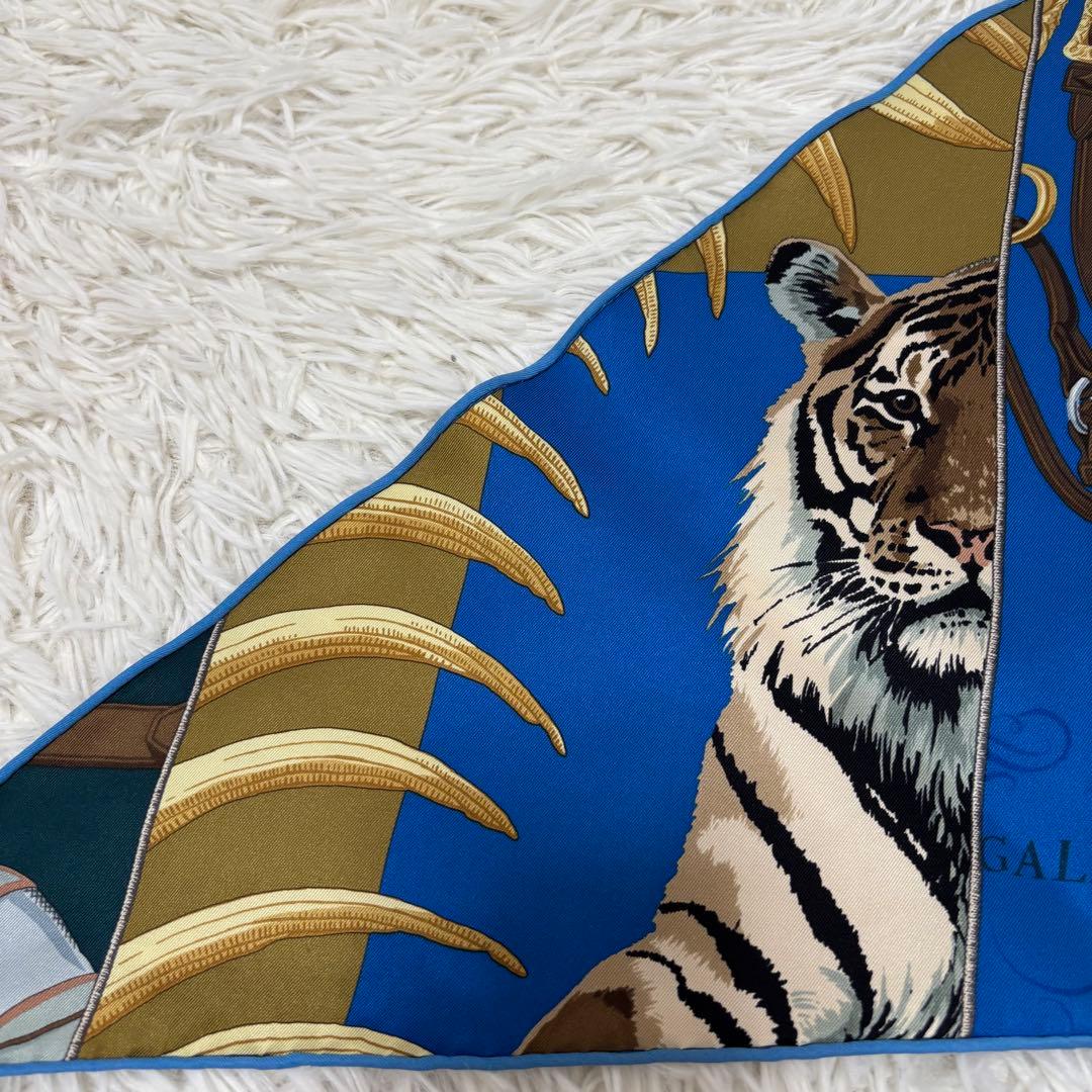 美品】HERMESエルメス カレ・アン・カレ ポワンチュ シルクスカーフ