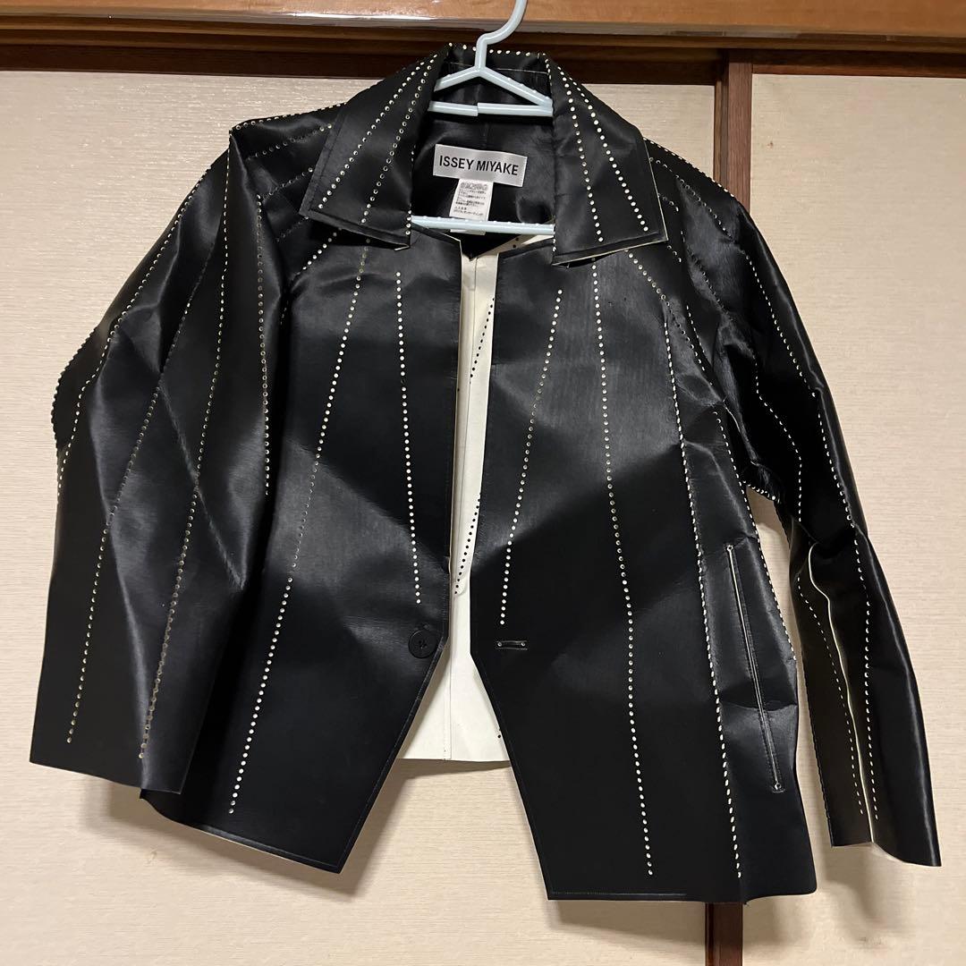 ISSEY MIYAKE スタッズ ブラックレザージャケット ss1992 Issey Miyake Black Quilted Leather Jacket with Cargo